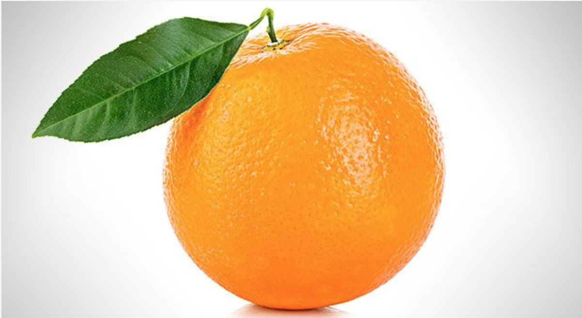 Brocoli con jamón de pavo y 1 naranja por persona.